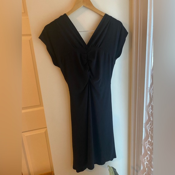 Motherhood Maternity Black Stretchy Dress V Twist Neck Size Medium Short Sleeve - Picture 4 of 5